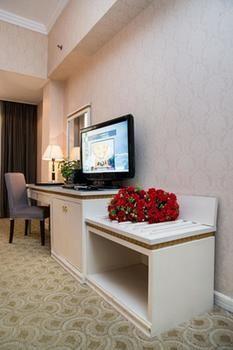 New Plum Garden Seasons Hotel - Shenzhen Zhucun  Exterior photo