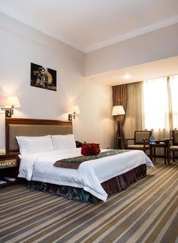 New Plum Garden Seasons Hotel - Shenzhen Zhucun  Exterior photo